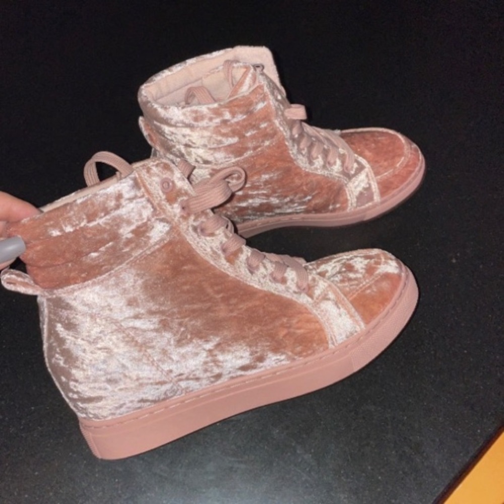 Brand (New) beautiful Velvet Wedge Sneakers💗8